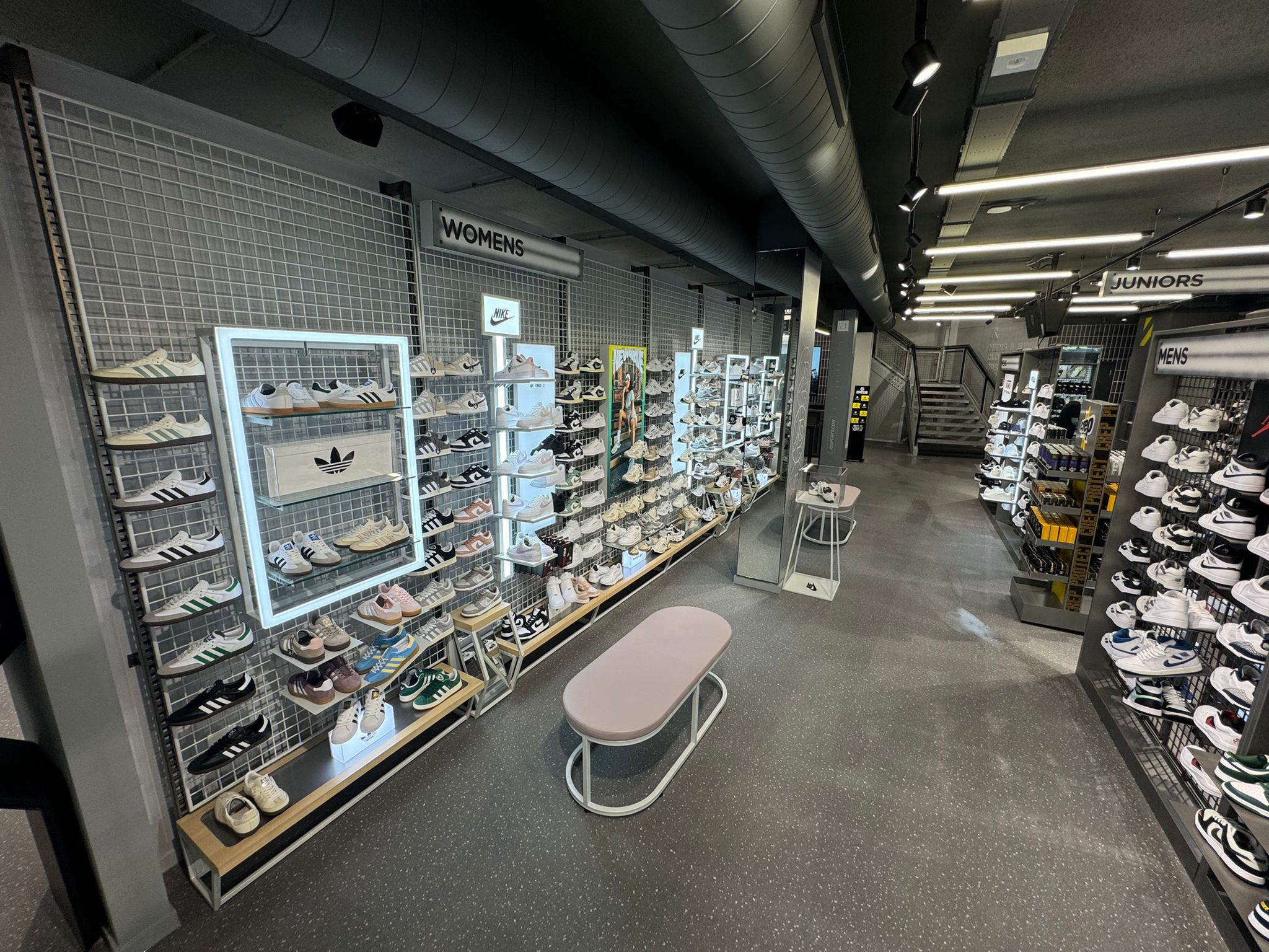 Footwear floor and perimeter system